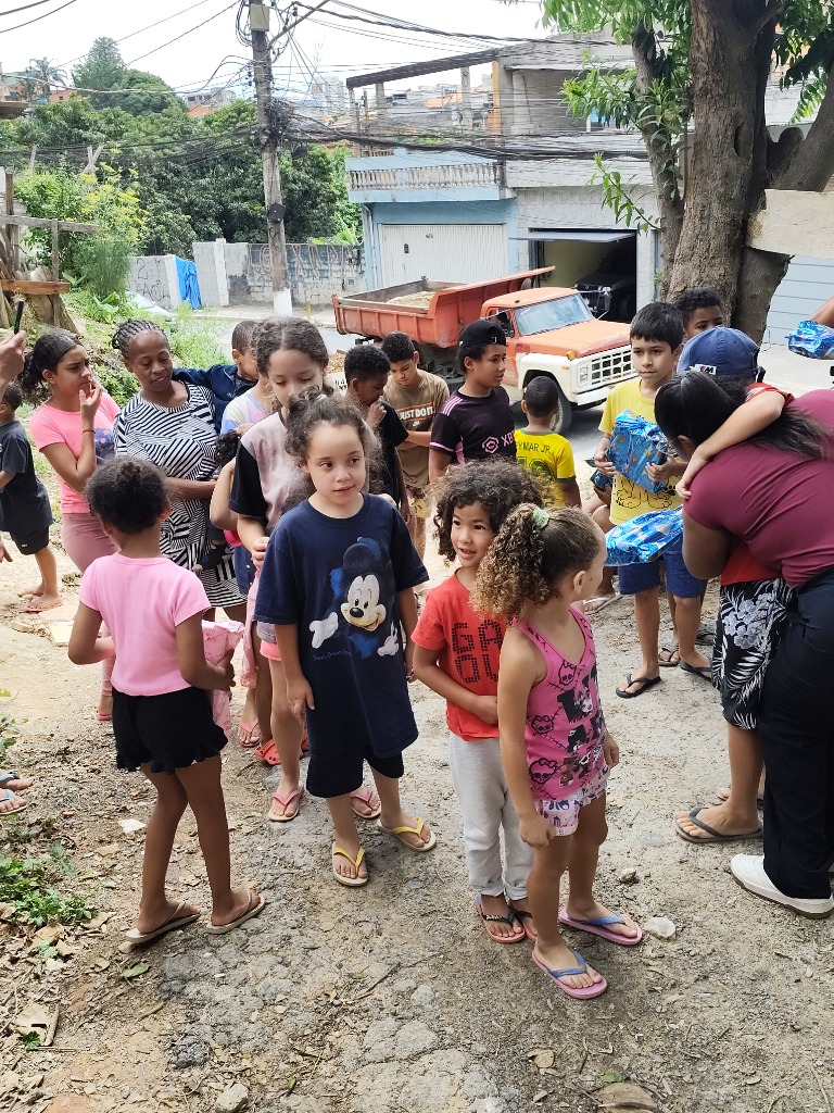 Crianças na Fila Natal GOIB