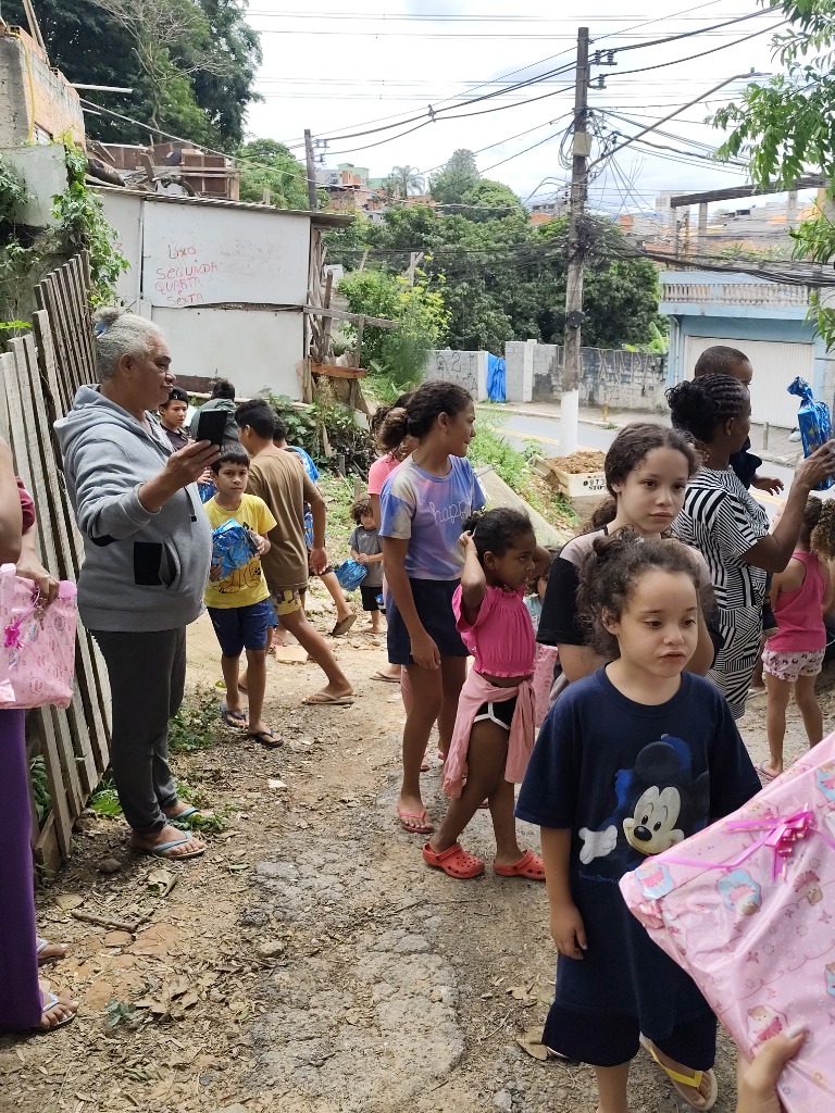 Crianças com Presentes GOIB